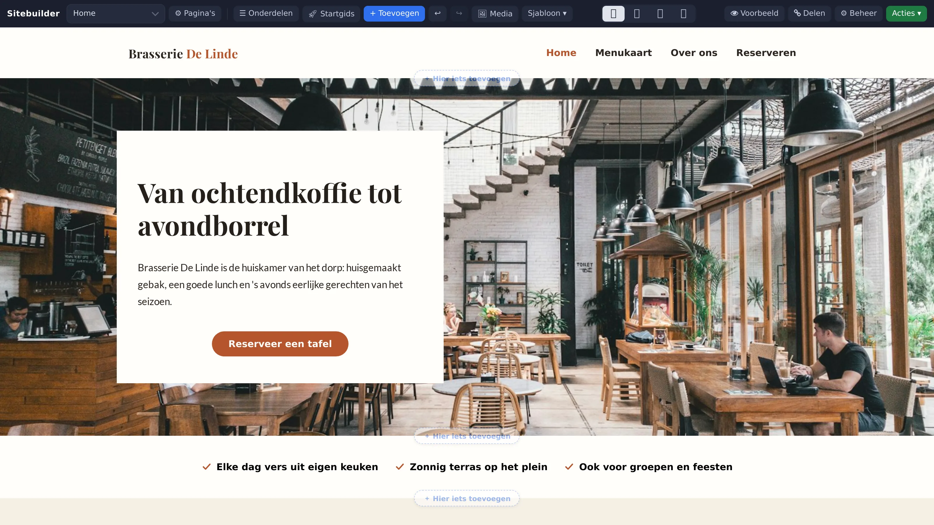 De editor van de Sitebuilder met de werkbalk bovenin en de website in het midden